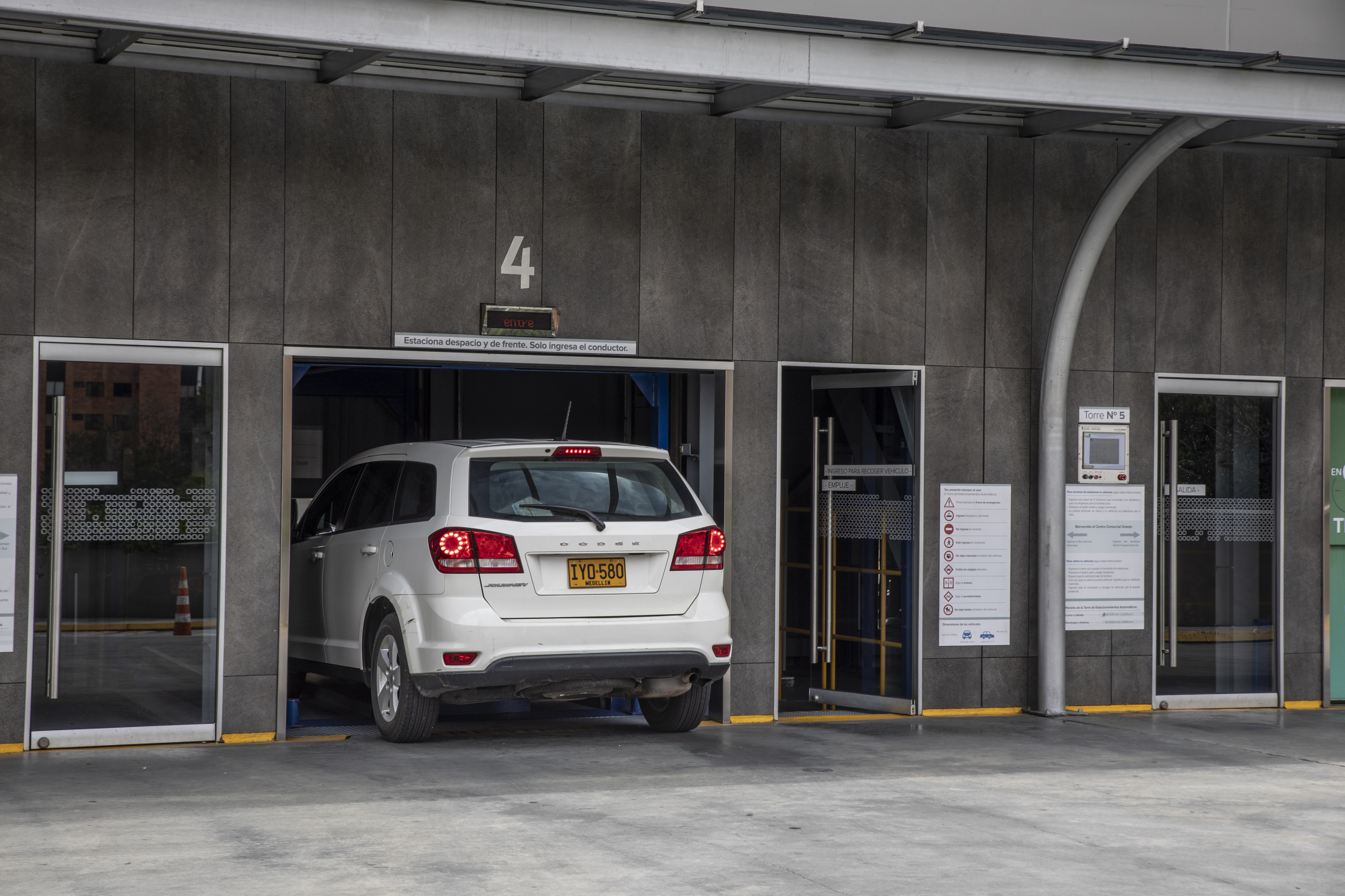 Centro Comercial Poblado - Fotografía 2